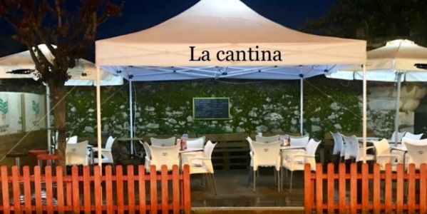 Una carpa para una terraza de bar